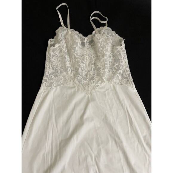 Vtg. Vanity Fair Full Slip Nylon Lace Ladies Lingerie 34 White Tan Made in USA - Picture 5 of 9